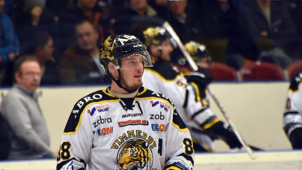 Jesper Kokkonen gjorde två mål när Vimmerby Hockey ikväll slog Tranås AF med klara 4-0 på bortais.