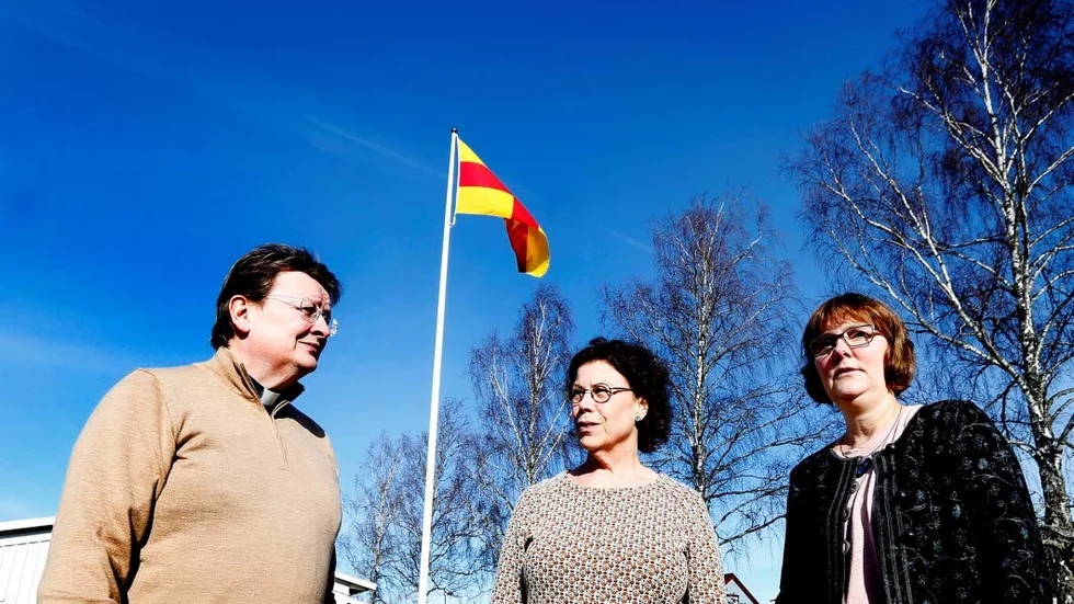 Stöd. - Det är viktigt att tänka på hur ett dödsbesked lämnas på arbetsplatsen, säger Ulf Hjertman, kyrkoherde, som minns sin kollega tillsammans med Inga-Lill Villén, körmedlem, och Susanne Franzen, pedagog.