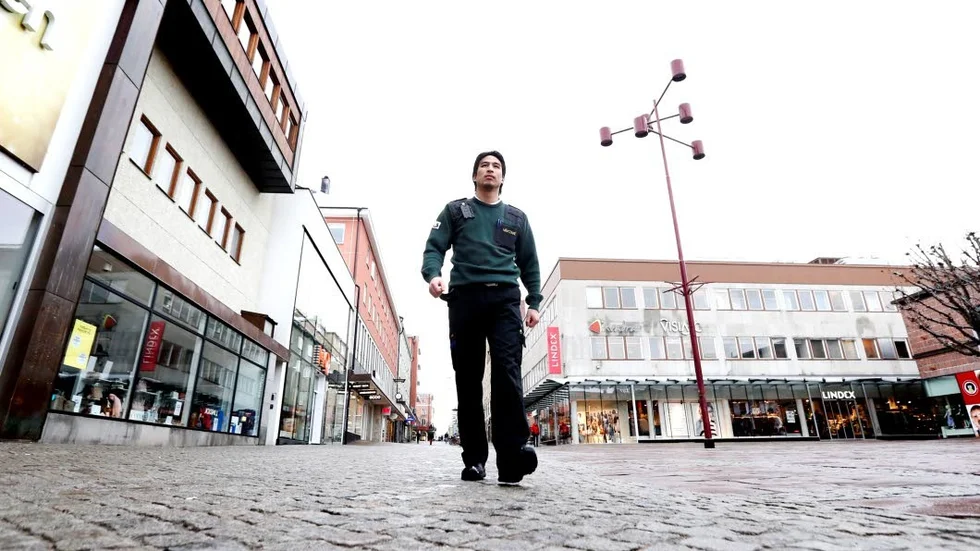 Stort skyddsbehov. Calle Weiss hade inte svårt att få jobb efter väktarutbildningen. Efterfrågan på väktare är stort och arbetsmöjligheterna ser lovande ut.