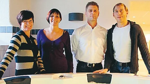 Nere i källaren finns relaxavdelningen där gästerna kan spendera dagen emellan behandlingarna och lunchen. Eldsjälarna Sofia Edlund, Cathrine Albrigtsen, Jonas Svensson och Magnus Folkesson ser fram emot tre underbara lördagar på vårkanten.