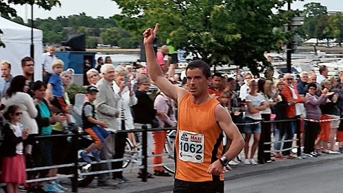 Björn Ahlepil från Sollentuna sprang de 6,2 km på 23,21 minuter.