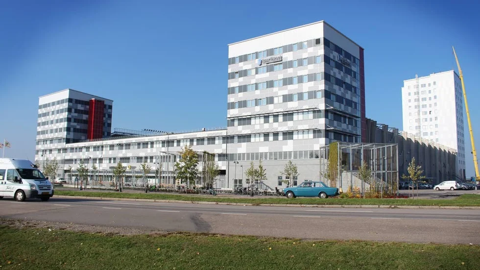 Linköping Arena är nu nästan färdigbyggd. I de två närmaste husen på bilden blir det lägenhetshotell i våning 4–7.