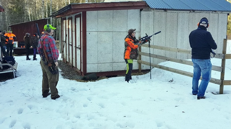 Kursen innehöll olika skjutövningar för att förbättra deltagarnas skytte.