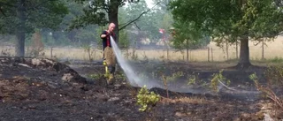 Stor brand i hage hotade stall