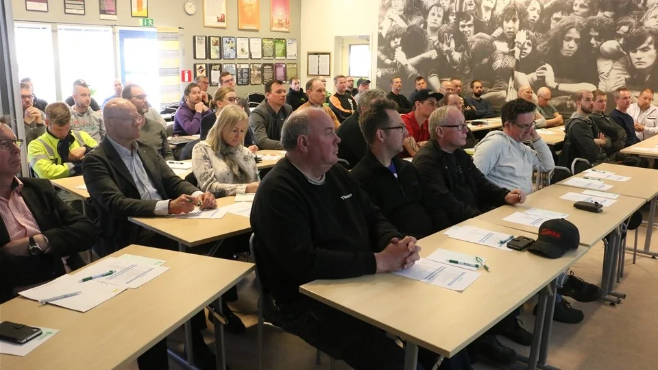 Det blev fullt hus när kommunen bjöd in tänkbara entreprenörer till ett informationsmöte om de förestående stora byggprojekten i Hultsfred.