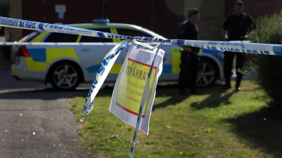 Platsen är avspärrad i väntan på tekniker som kommer att undersöka vad som detonerade i Ryd strax innan fyra på morgonen.