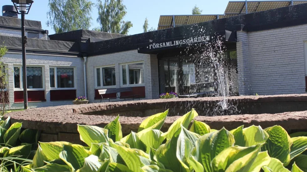 Försäljningen av församlingshemmen och sockenstugan i Virserum blir en fråga för hösten. De fackliga förhandlingarna kring barnverksamheetn är dock avslutade.