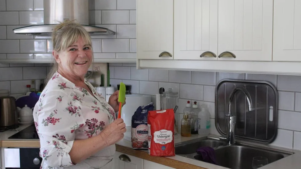 Det här kommunalrådet, Britt-Marie Johansson, bakar gärna när hon ska koppla av.