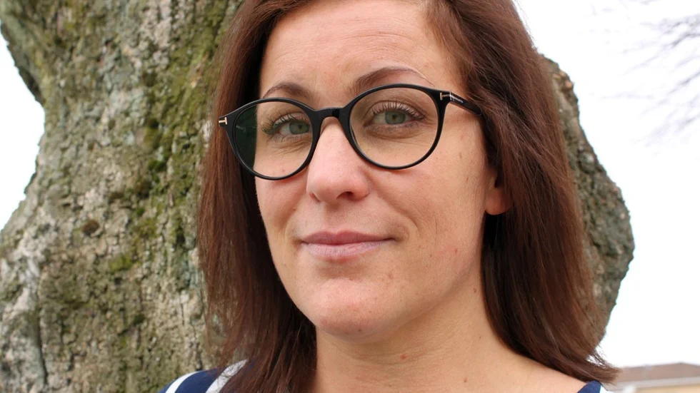 Anna Sjöstrand säger att hon är medveten om att inga beslut är tagna. ”Men om förtvivlade pedagoger går ut och ber föräldrar om hjälp är det ju inte konstigt att man blir orolig”. Foto: Rebecca Forsgren Malmström