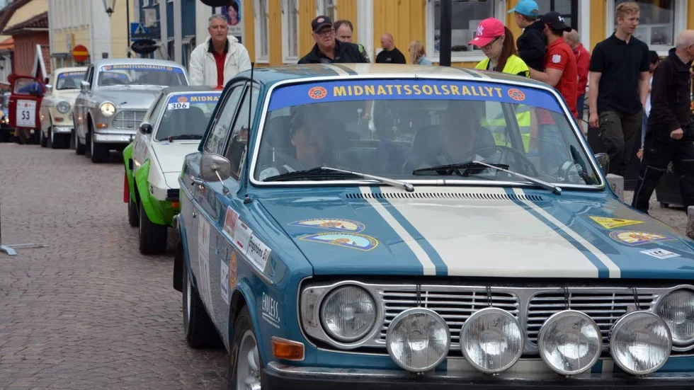 Dags för tredje och troligen sista  Midnattssolsrallyt i Vimmerby för den här gången. I år blir det ingen uppställning på torget på premiärdagen. Lars Jonsson hoppas också slippa regnet.