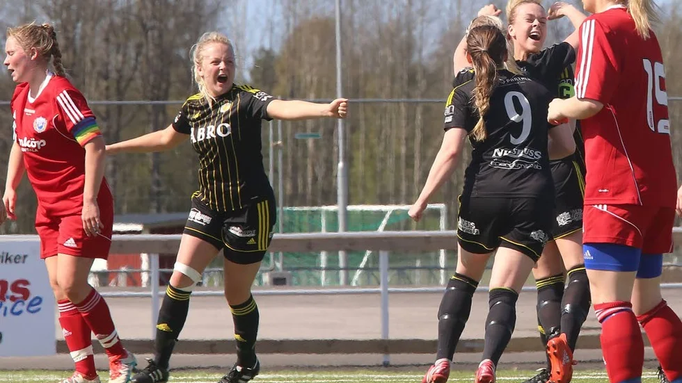 Vimmerbys Matilda Strömdahl (till vänster) har haft en stabil vår och ser fram emot kvällens derby mot Eksjö.