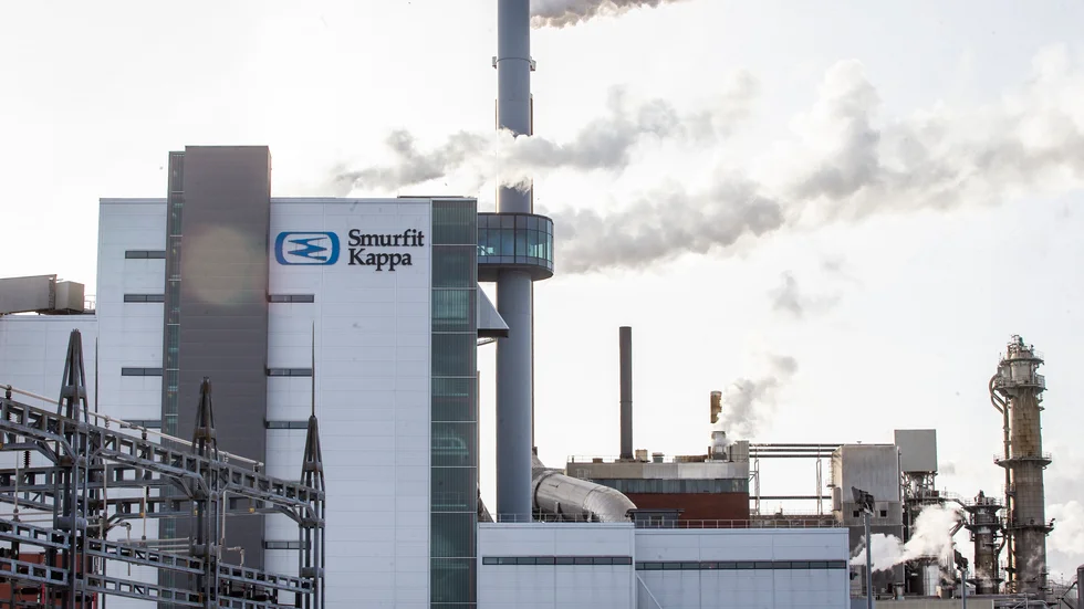 Smurfit Kappa gör små justeringar i produktionen av kraftliner. "Men vi måste vara redo att gasa. Framtiden ser ändå väldigt ljus ut för våra produkter, så vi måste vara snabbt igång och köra fullt igen när det finns tecken på en ljusning", säger försäljningschefen Magnus Sandegrim. (Arkivbild)