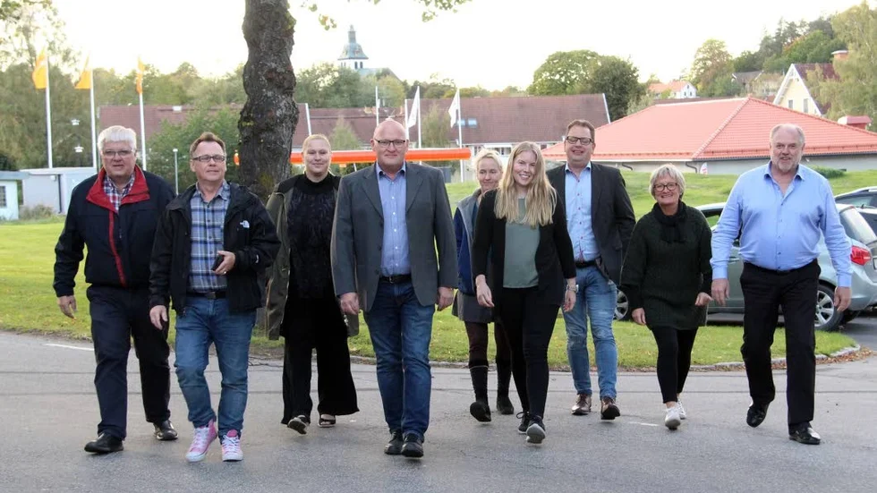 Majoritet på marsch mot mandatperioden 2019-2022. Fr v Torbjörn Mellgren (S), Conny Forsberg (S), Tina Malm (LPo), Pierre Ländell (LPo), Veronica Gullbrandsson (L), Evelina Lindh (C), Lars Karlsson (L), Rosmarie Nelson (C) och Anders Ljung (C).