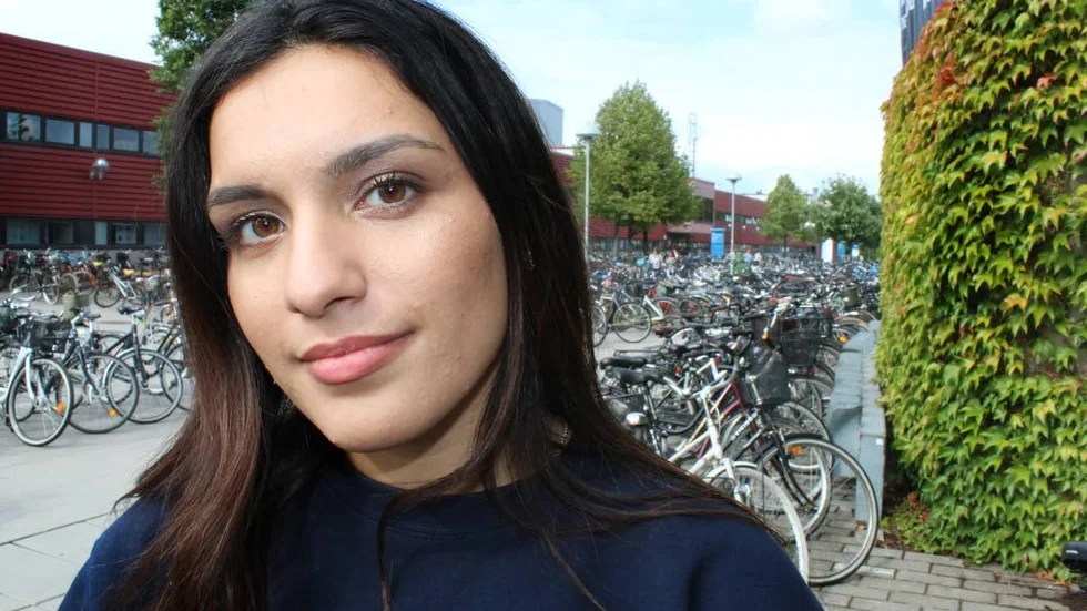 "Valet är en jättehet fråga bland oss studenter. Vi diskuterar det jättemycket. Magdalena Andersson var duktig på att ge svar. Jag tycker att partierna är dåliga på att nå oss. Nu har jag redan röstat", säger Mona Ebadian.