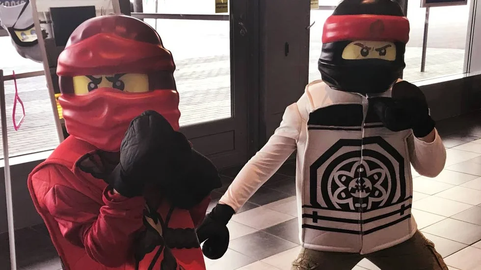 Elias och Josef Damra besökte utställningen på Saab arena.