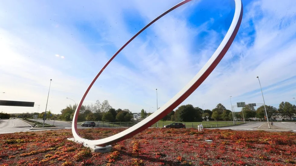 Konstverket "Cirkulation II" står i Nygårdsrondellen utanför Skäggetorp