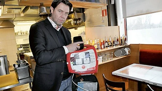 Thomas Lönn har just levererat en hjärtstartare.