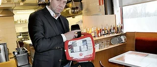 Nu finns det hjärtstartare på krogen