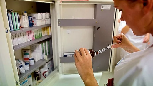Bristen på sjuköterskor har nått Höglandssjukhuset i Eksjö. Nu är bristen så stor på medicinavdelningen att kliniken själv lagt förslaget att stänga en vårdavdelning för att klara av kompetensen. Foto: Scanpix