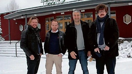 Christoffer Sjögren, Simon Pettersson, Georgis Touma och Lars Stjernkvist anordnar en seniorgala för alla glada pensionärer.