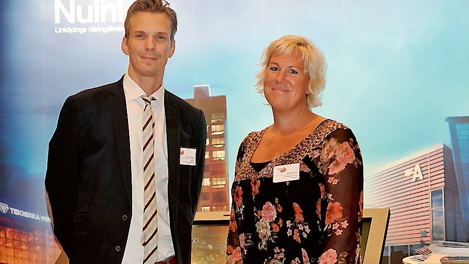 Kristina Edlund och Erik Nellmark vid Nulinks monter.
