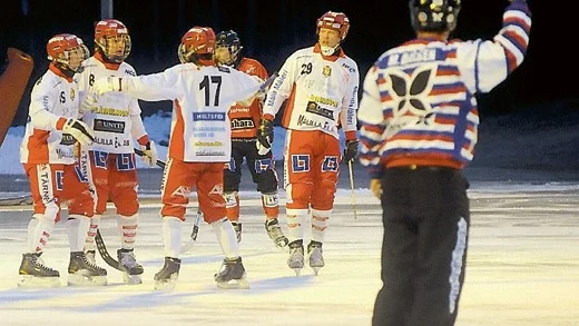 Unga Målilla Bandy har överraskat stort. Ikväll kan de ta tredje raka segern i bandyettan.