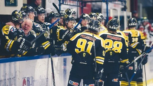 Vimmerby Hockey fick jubla över tre poäng mot Kristianstad hemma i en match som slutade 4-1. Foto: Magnus Strömsten
