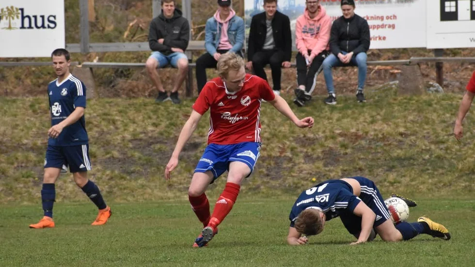 Den lokala fotbollen är äntligen igång igen.