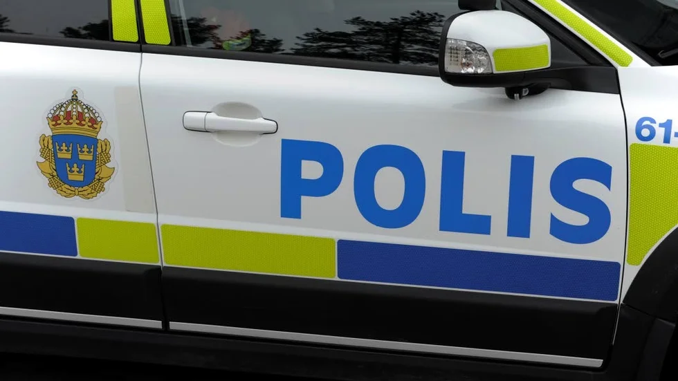 Bötesbrott. En bil tog inte hänsyn till väjningsplikt och en krock uppkom vid Biltema.