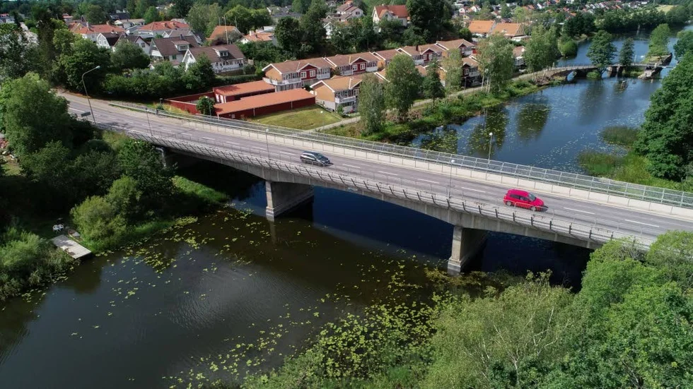 Övergångskonstruktionerna och tätskiktet ska bytas för att bron ska hålla många år till.