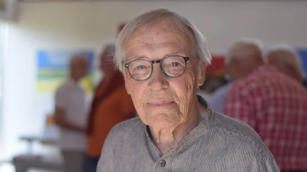 Bertil Almlöf under premiären av utställningen Grafik genom 70 år.