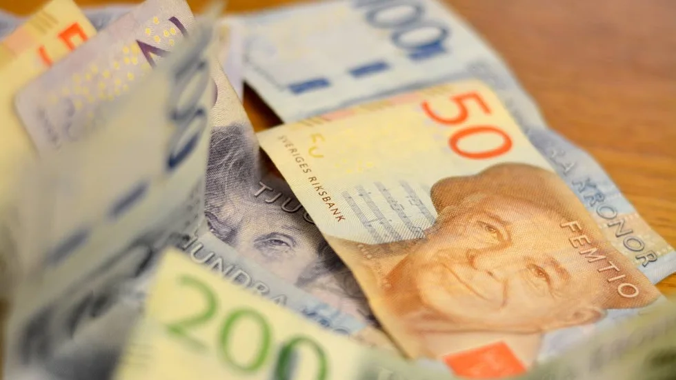 Kommunen söker överblivna statsbidragspengar för att kunna ge en julbonus till de som jobbar på framsteget.