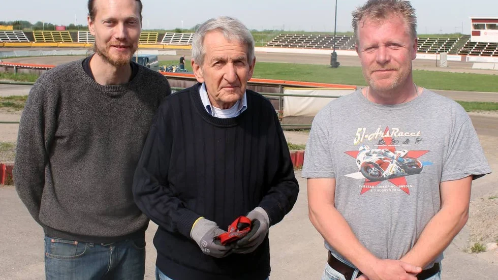 Filbyternas eldsjälar Benny Johansson, Håkan Andersson och Lars Johansson var stolta över att Linköpings motorstadion på onsdagen blev inspelningsplats för filmen om Varg-Olle.