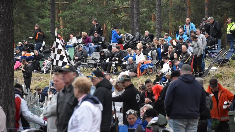 Trots det det lite kyliga vädret var det många som tog sig till Gnagaredalen för premiären av årets Semesterrace.