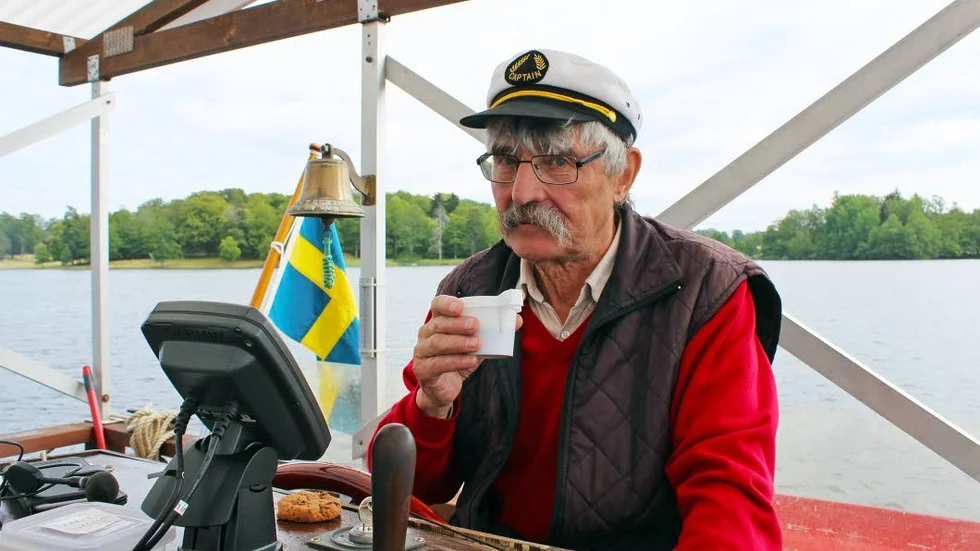 Lars Rasch från solkanonklubben är dagens kapten på musikbåten.
