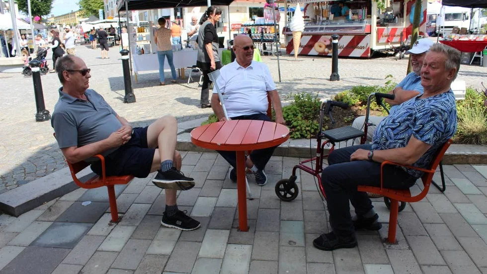 Ödeshögsherrarna Roger Karlsson, Rolf Blomqvist, Leif Aldin och Anders Ceder tar igen sig i skuggan.