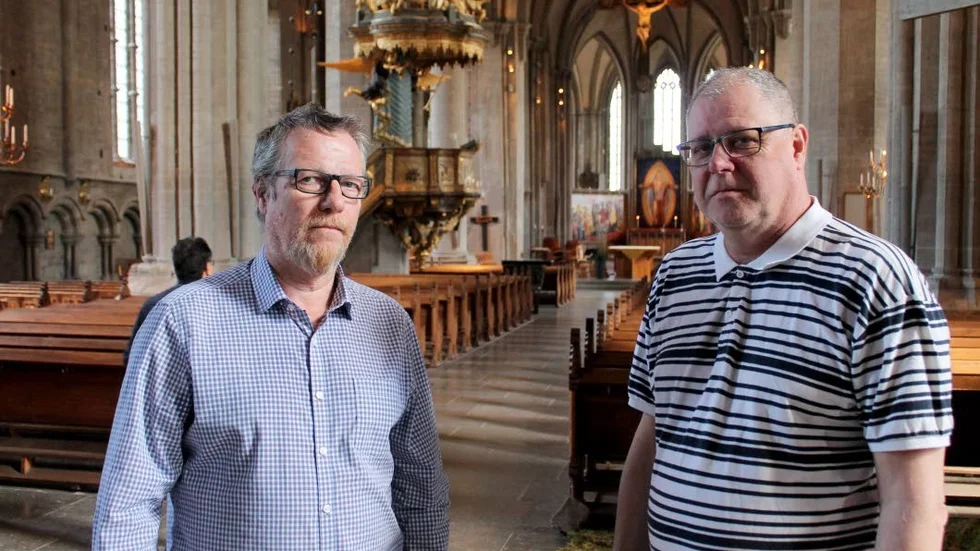 Brandskyddet i Linköpings domkyrka är bra, menar  Gunnar Forsberg, till vänster och Pierre Hagberg.