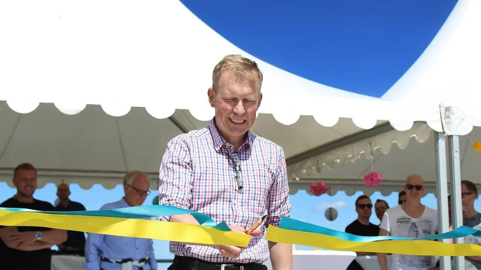 Nu är det klippt! Projektledare Niklas Hallkvist kan andas ut efter ett besvärligt byggprojekt.