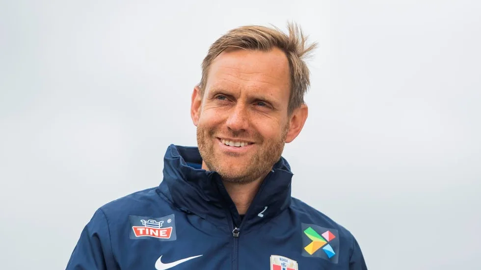 Det finns en sak som Martin Sjögren får svara på oftare än alla andra. Varför superstjärnan Ada Hegerberg saknas i norska VM-laget? ”Det är ingen fråga för oss längre. Vi har lagt det år sidan och lägger ingen energi på det, för det kommer inte göra att vi blir bättre i VM. Jag tycker att vi hanterar det på ett bra sätt”, säger han.