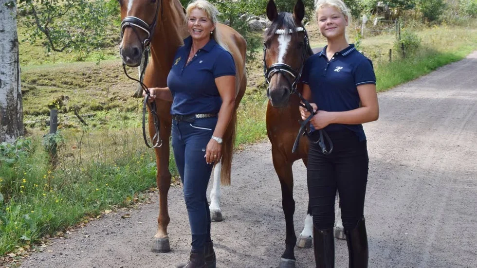 Mor och dotter Kristin och Sara Samuelsson tävlar ofta parallellt och pushar varandra.