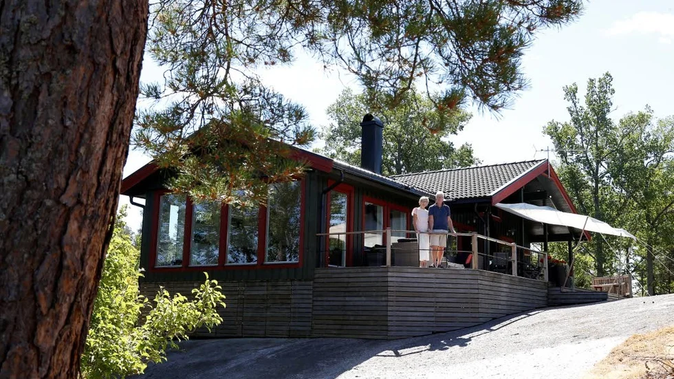 Stig och Els-Marie har bokstavligen byggt sitt hus på kalberget.