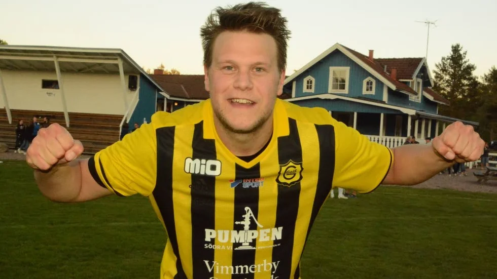 Rasmus Bexell är avstängd.