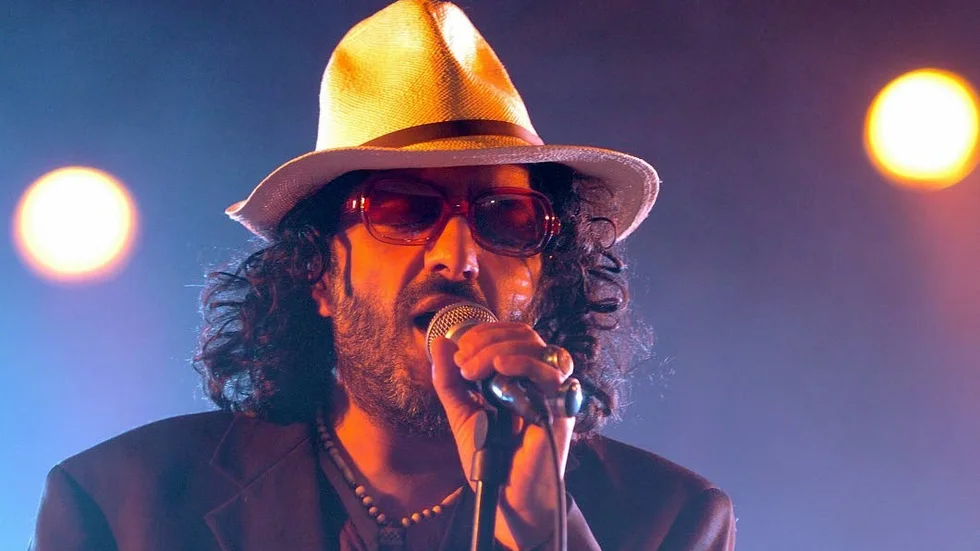 Fransk-algeriske musikern Rachid Tahas blandade rock och arabiska klanger. Ett möte med The Clash sägs att gett inspirationen till "Rock the Casbah".
