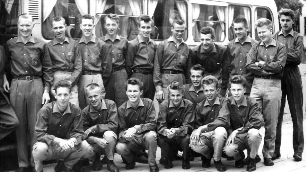 Klart för Avfärd. Thure Pettersson, Nils-Göran Thorstensson, Ruben Ekman, Bo Landholm,  Roland Frost, Göran Garvis Kåresand, Bo Karlsson, Rolf Larsson Sigurd Pettrsson, Inge Larsson, Per-inge Karlsson, Arne Frick, Bengt Karlsson, Görn Gustafsson Håkan Andersson, Leif Jutesågrd och Sören Sundqvist gör sig redo för det stora äventyret.
