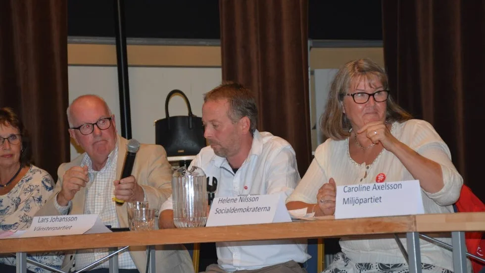 Johan Rosén (L) fick mothugg på flera av partiets ståndpunkter om ekonomin, skolorna och att inte ens räddningstjänsten är fridlyst i parteits perspektiv. Övriga på bilden är fr.v Gudrun Brunegård (KD) Lars Johansson (V) och Helen Nilsson (S).