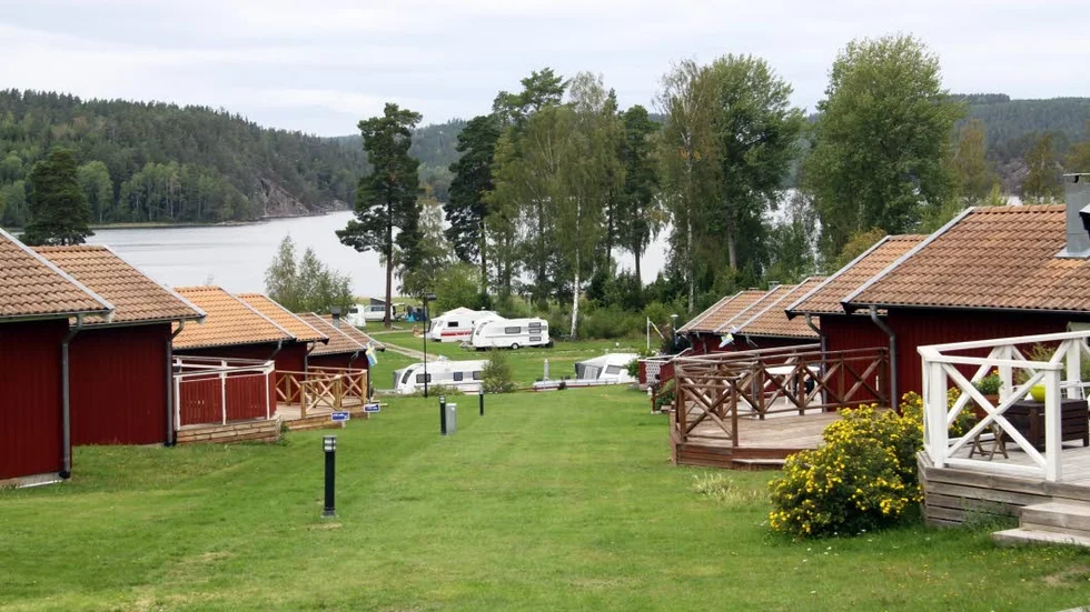 Pinnarps bostadsrättsförening är närmaste granne med campingområdet.
