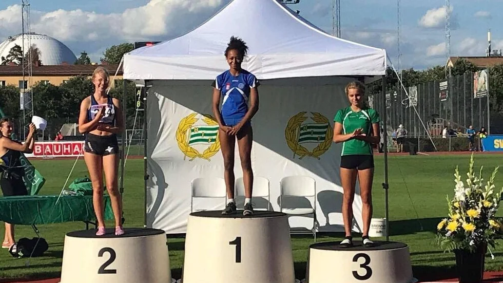 Wilma Svensson, till höger, vann brons på 80 meter i USM.