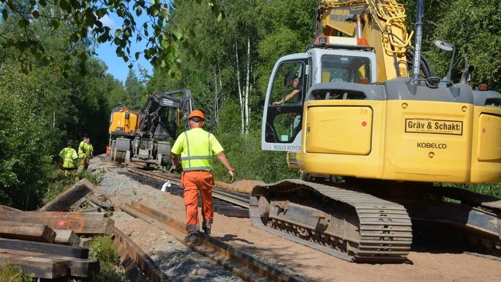 Bärgningsarbetet efter olyckan med det urspårade godståget börjar nå sitt slut. Den avslutande spårbyggnationen beräknas pågå ytterligare några dagar.