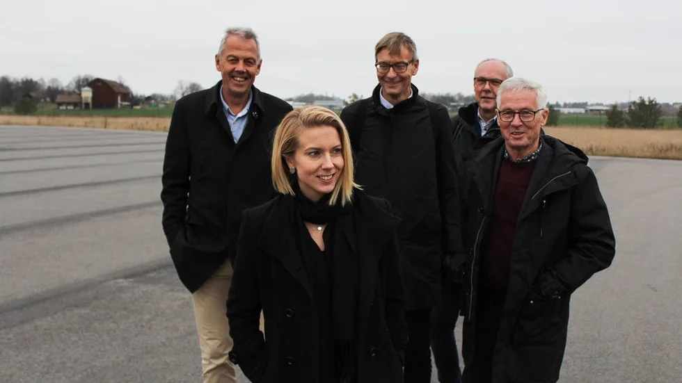 Pia Lindström är operativ chef för att dra igång Innovative Materials Arena. I bakgrunden Johan Kristiansson, Sankt Kors, Tomas Ireman, Saab Group, Peter Larsson, Region Östergötland och 

Urban Emborg, Creo Dynamics.