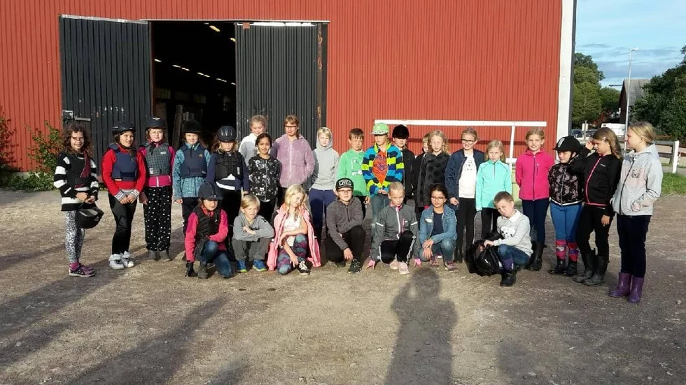 Årets Idrottsskola är igång, premiären hölls hos Hultsfredsbygdens Ridklubb.